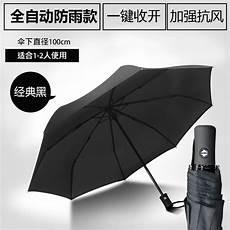 收雨伞的方法图解