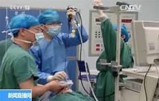 电灯泡吞入口中怎么取出来